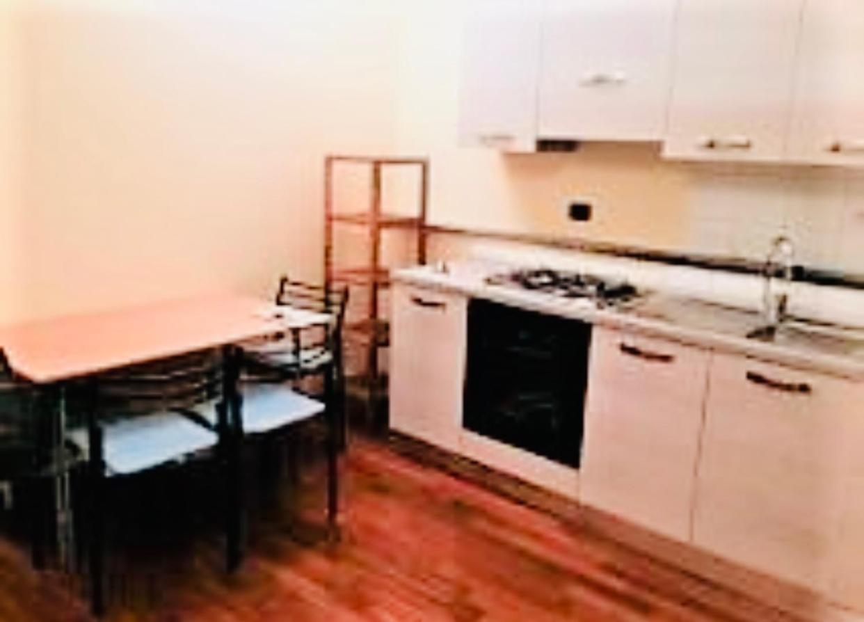 Bilocale Zona Centro Apartment Milan Bagian luar foto