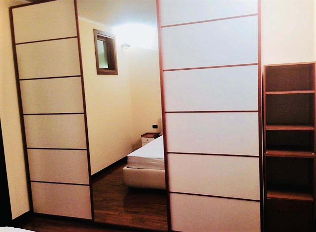 Bilocale Zona Centro Apartment Milan Bagian luar foto