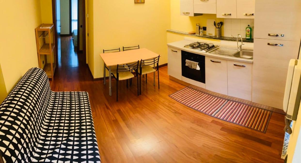 Bilocale Zona Centro Apartment Milan Bagian luar foto