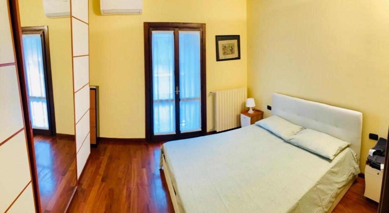 Bilocale Zona Centro Apartment Milan Bagian luar foto